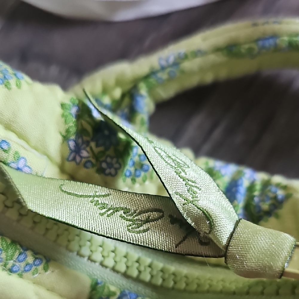 Vera Bradley Green Quilted Travel Bag - Picture 4 of 6